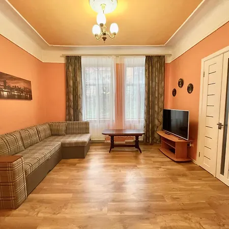 двохкімнатні в центри на князя лева 11 *