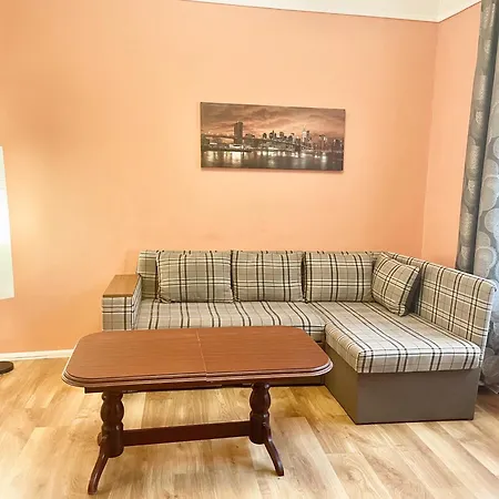 двохкімнатні в центри на князя лева 11 Apartment