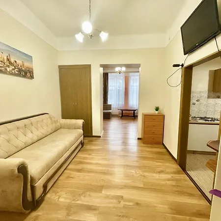Apartamento двохкімнатні в центри на князя лева 11 *