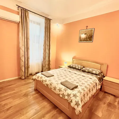 Apartamento двохкімнатні в центри на князя лева 11