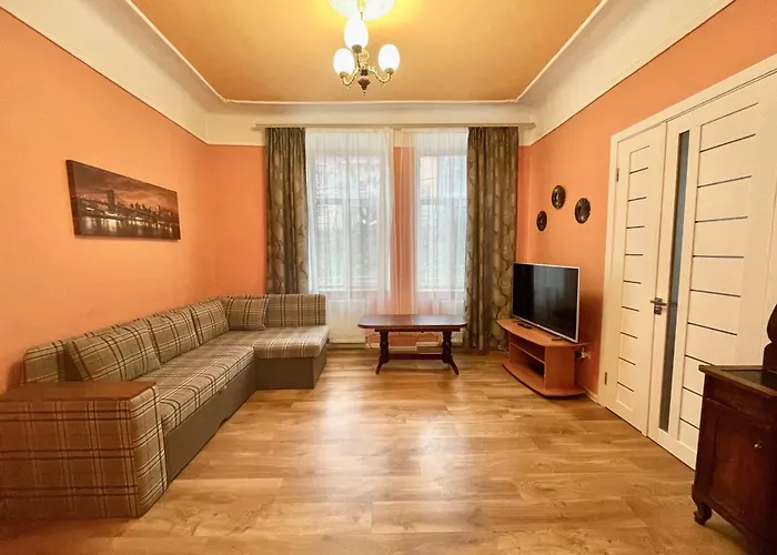 двохкімнатні в центри на князя лева 11 *